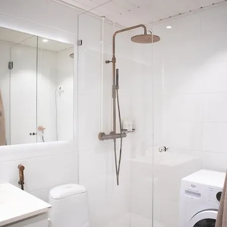 شقة Riverside Studio With Terrace And Free Parking *