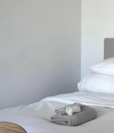 Riverside Studio With Terrace And Free Parking