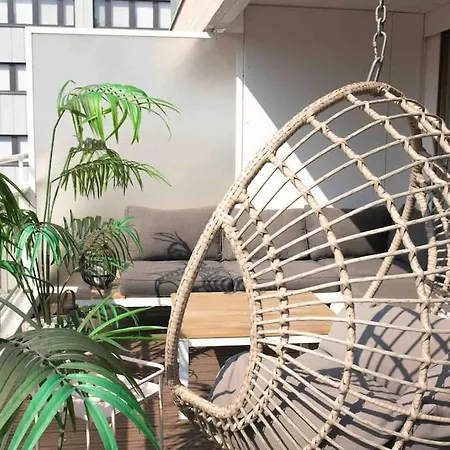 Appartamento Riverside Studio With Terrace And Free Parking