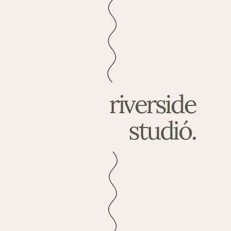 Riverside Studio With Terrace And Free Parking
