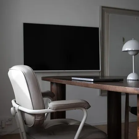 Riverside Studio With Terrace And Free Parking