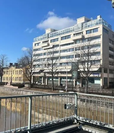 Riverside Studio With Terrace And Free Parking