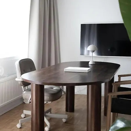 Riverside Studio With Terrace And Free Parking