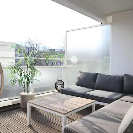 Appartamento Riverside Studio With Terrace And Free Parking *