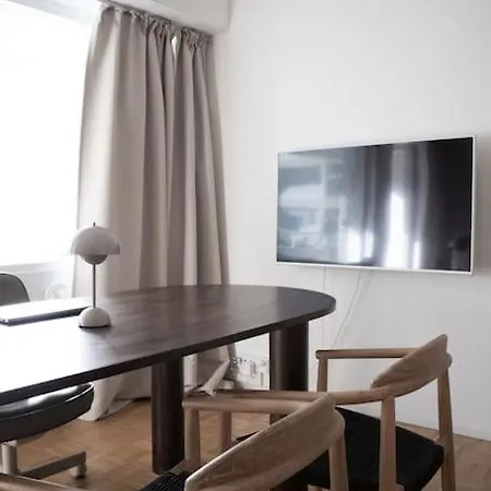 Riverside Studio With Terrace And Free Parking