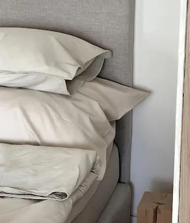 Riverside Studio With Terrace And Free Parking