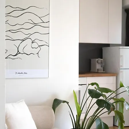 Appartamento Riverside Studio With Terrace And Free Parking *