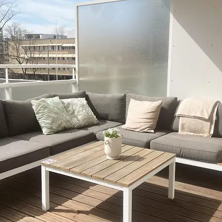 Riverside Studio With Terrace And Free Parking *