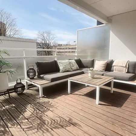 Riverside Studio With Terrace And Free Parking *